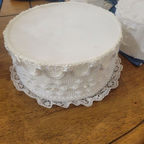 Vintage Plastic Canvas Celebrations 3 tiered wedding cake and basket set floral - Picture 5 of 10